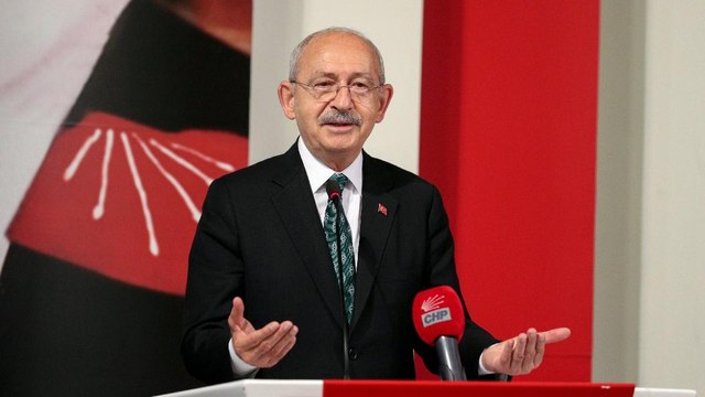 Kılıçdaroğlu, Ankara'da yeni üyelere rozet taktı