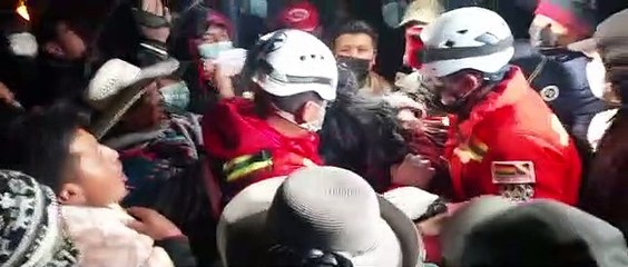 Bloqueadores agreden a un mujer al confundirla con Eva Copa