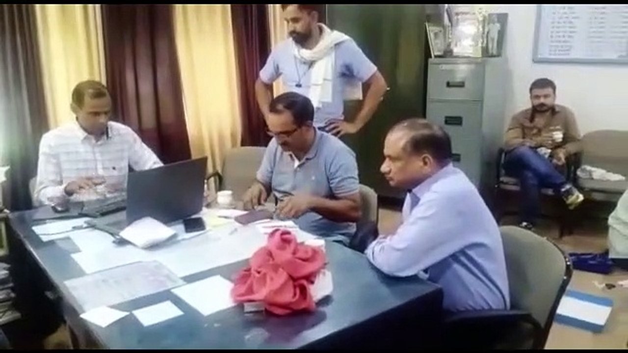 सीकर एसीबी ने 50 हजार रुपए की रिश्वत लेते डेयरी...