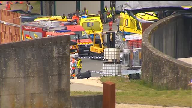 Un operario herido grave al desplomarse un escenario en Santiago de Compostela