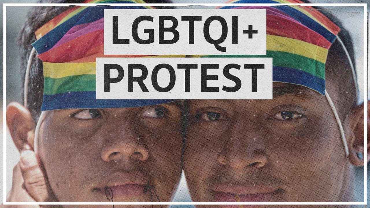 Zugenähte Lippen: Queere Migranten protestieren für sicheres Geleit in die USA