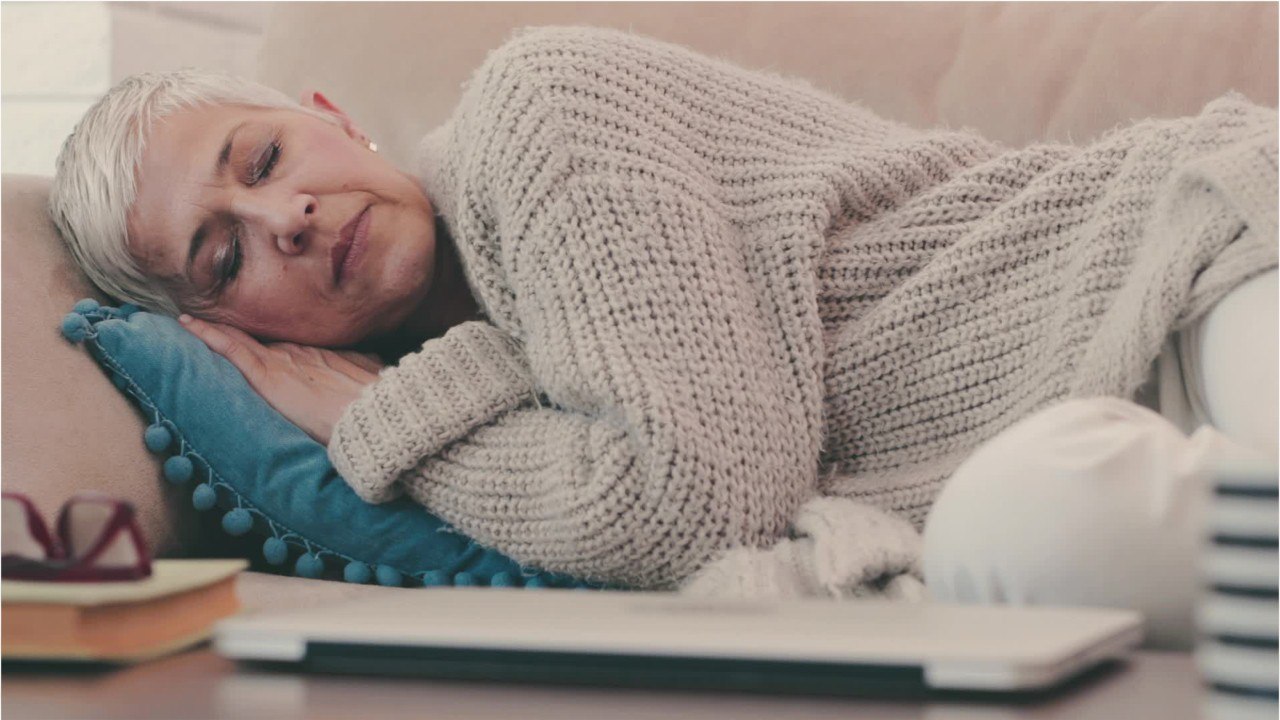 Ausgeschlafen im Alter: Tagsüber auf lange Nickerchen verzichten