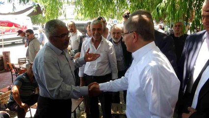 Esnaf ziyaretinde "çakal" gerginliği! Vatandaşların tepkisi sonrası Davutoğlu apar topar camiye götürüldü