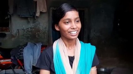 হাজার অন্ধকারের মধ্যেও বাড়িতে শিক্ষার আলো জ্বালাল কৃতি অর্পিতা মণ্ডল |OneIndia Bengali