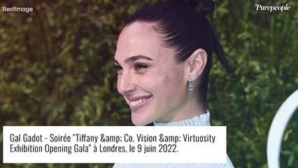 Leïla Bekhti sublime en noir et blanc, elle croise les beautés de La chronique des Bridgerton !