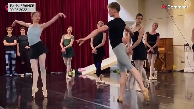 Le ballet de Kiev, coincé à Paris avant la guerre, en pleine répétition du Lac des cygnes