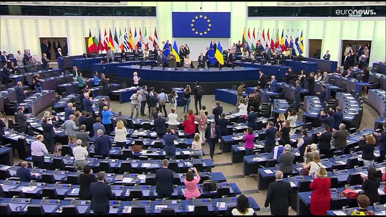 EU-Parlamentspräsidentin Metsola fordert, Ukraine solle Kandidatenstatus erhalten