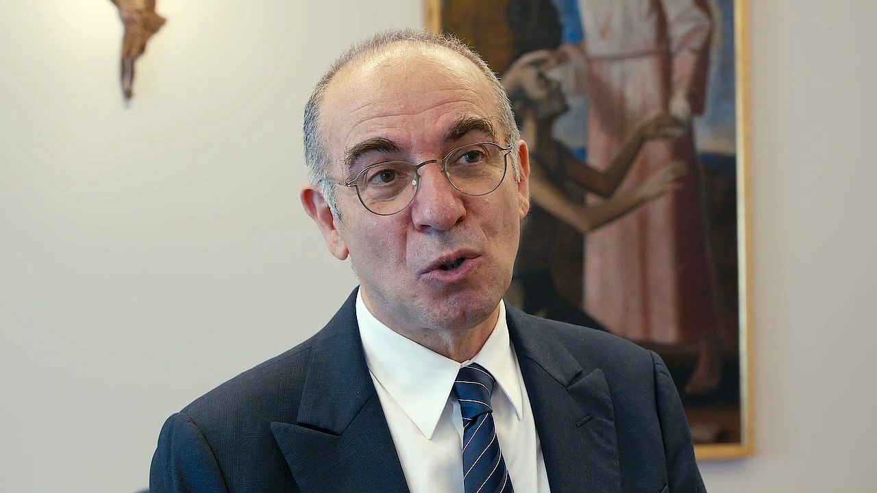 Tornatore riceve la medaglia vaticana che fu di Ennio Morricone