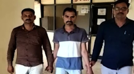 Bhavnagar: તળાજા મામલતદાર કચેરીમાં વચેટિયો રંગેહાથે લાંચ લેતા ઝડપાયો, જુઓ વીડિયો