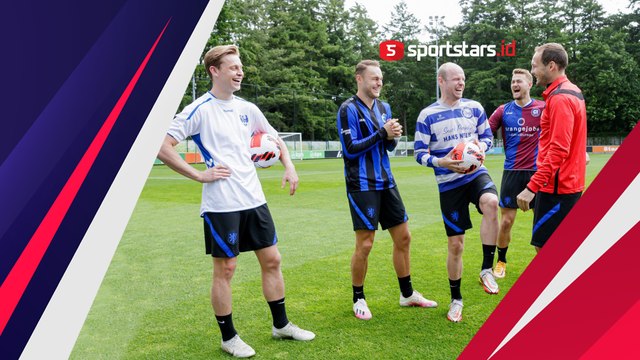 Unik! Para Pemain Timnas Belanda Mengenakan Jersey Berbeda Saat Latihan