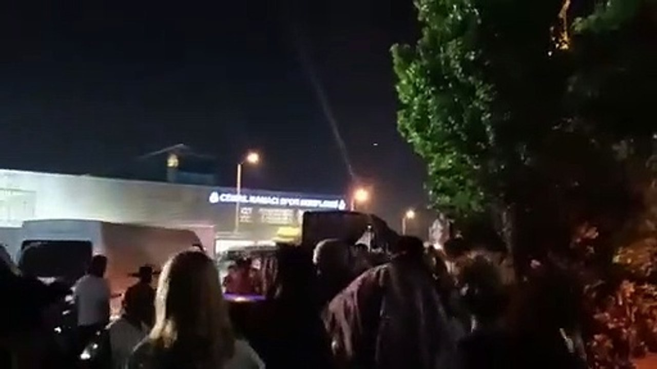 Okmeydanı'nda kentsel dönüşüme itiraz eden halk sokağa çıktı, AKP'li başkanını istifaya çağırdı