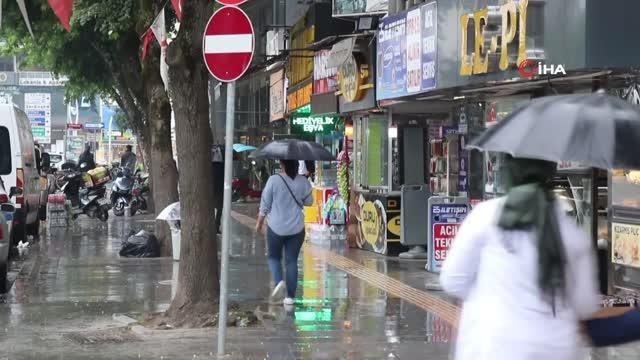 Meteoroloji uyarmıştı... Sağanak yağış etkisini göstermeye başladı