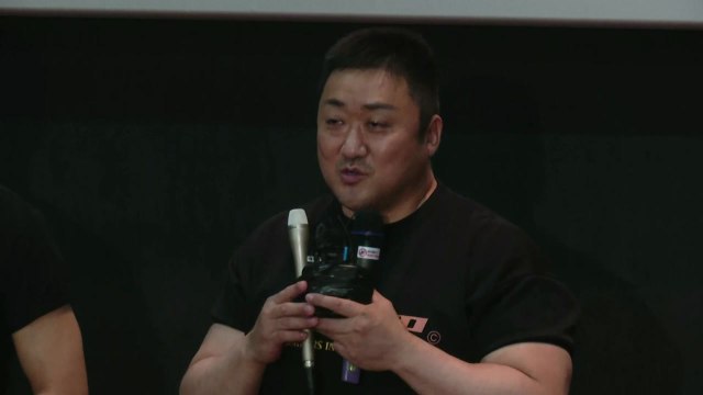 큰절 올린 마동석 관객이 만든 천만 영화...하늘이 도왔다 / YTN