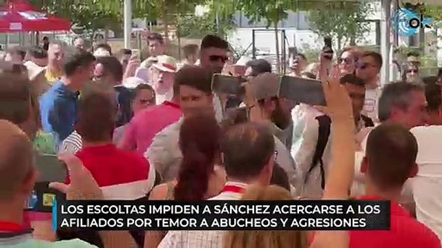 Los escoltas impiden a Sánchez acercarse a los afiliados por temor a abucheos y agresiones