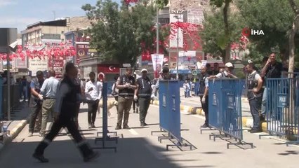 Vanlı vatandaşlar Cumhurbaşkanı Erdoğan'ı heyecanla bekliyor