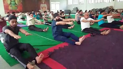 प्राणायाम ध्यान शिविर का आयोजन, सिखाया जा रहा योग