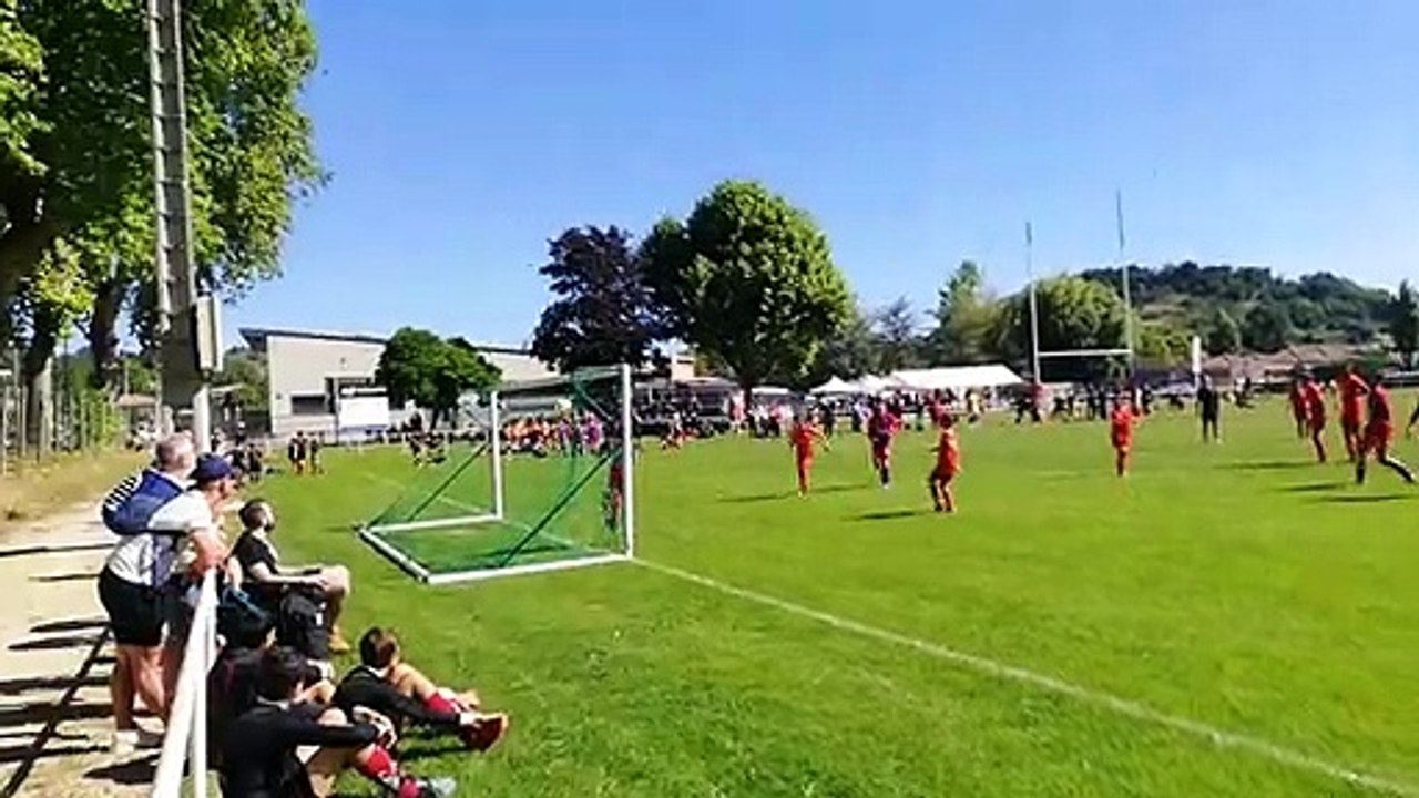 Coup franc U13 au tournoi de St Donat