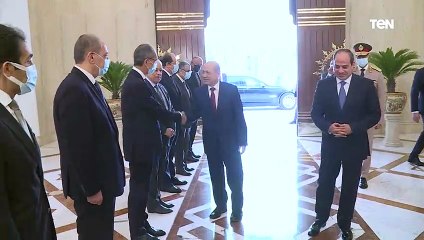 الرئيس السيسي يستقبل رئيس مجلس القيادة الرئاسي اليمني