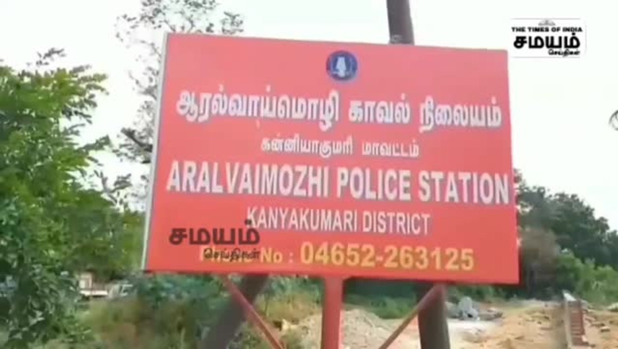 டூவீலரை திருட முயற்சித்த இளைஞர்கள்; சிசிடிவி வெளியீடு!