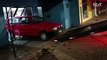 Gangue da Marcha à Ré: Fiat Uno fica entalado na porta de loja e bandidos fogem sem levar nada