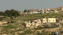 إسرائيل تسلم عائلات فلسطينية إخطارا بترحيلهم وهدم منازلهم