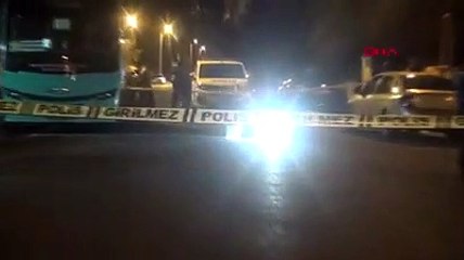 Kendisini bıçaklayan çocuklarına ateş açtı