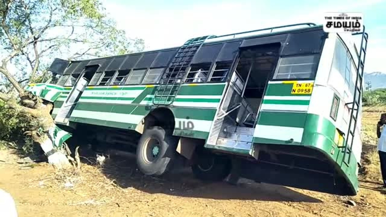 விருதுநகர் அருகே மரத்தின் மீது மோதிய அரசுப் பேருந்து; 10 பேர் படுகாயம்;