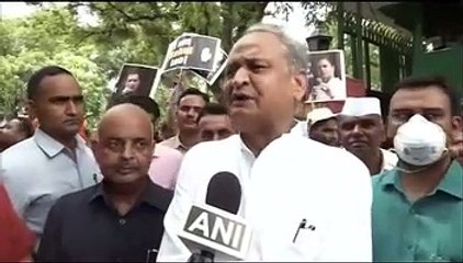 VIDEO : बोले Ashok Gehlot, 'रामनवमी हो या जुमे का शुक्रवार, गांव-ढाणियों तक माहौल बिगड़ा हुआ है'