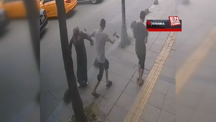 Esenler'de yaşlı kadını yere iten gençler kamerada
