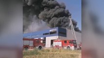Se queman dos naves en un polígono industrial de Barcelona