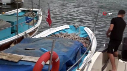 Marmaris’te şiddetli fırtına tekneleri karaya fırlattı