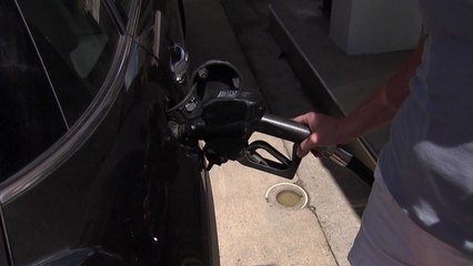 미국 휘발유 평균가격 사상 첫 갤런당 5달러 돌파 / YTN