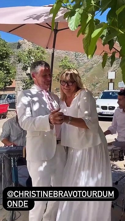 Christine Bravo sublime mariée en Corse avec son époux Stéphane Bachot, 11 juin 2022