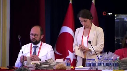 Download Video: Galatasaray'da başkanlık seçiminde açılan ilk 6 sandık sonucu: Dursun Özbek: 516 - Eşref Hamamcıoğlu: 636