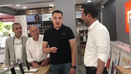 Niğdeli Telefon Satıcısı: "'çıkart Telefonunu Göster' Dediğin Adam Tamircilerden Çıkmıyor"