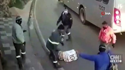 Brezilya'da işçiler gaspçıyı tekme tokat dövdü