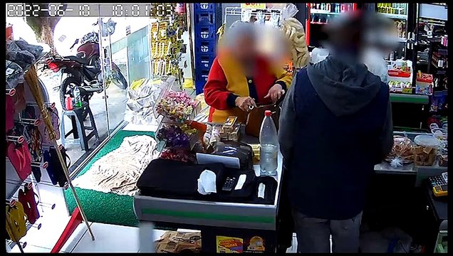 Vídeo: dono reage a assalto e atira em homem que invadiu mercado em Umuarama