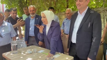 AK Parti MKYK üyesi Çalık, tapu sorunu çözülen vatandaşlarla bir araya geldi