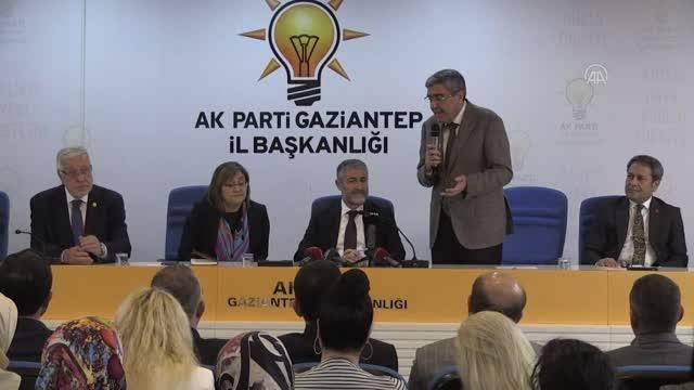 Bakan Nebati: (Enflasyon) Biz yıl sonundan itibaren başını tamamen aşağıya vermiş ve bu işin üstesinden gelmiş bir ülke olarak yolumuza devam...