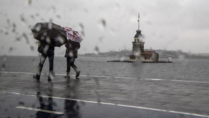 Meteoroloji'den Marmara Bölgesi'ne kuvvetli yağış uyarısı: Bu gece yarısı ve yarın etkili olacak