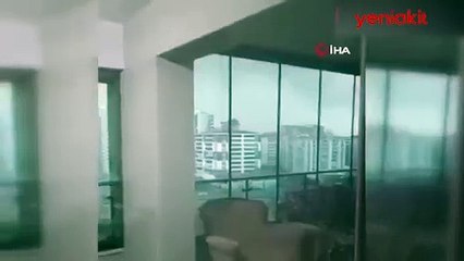 Ankara'da çatının uçma anı kaydedildi