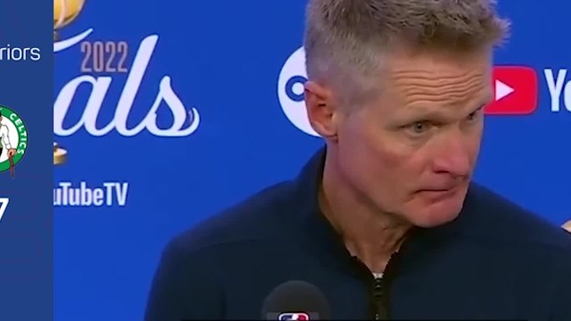 Steve Kerr y Stephen Curry, contentos tras empatar la serie de las Finales