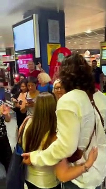 CAN YAMAN MOBBED BY FANS AT AIRPORT: ACTOR IN SARDINIA FOR FILMING ITALY SARDINIA FESTIVAL