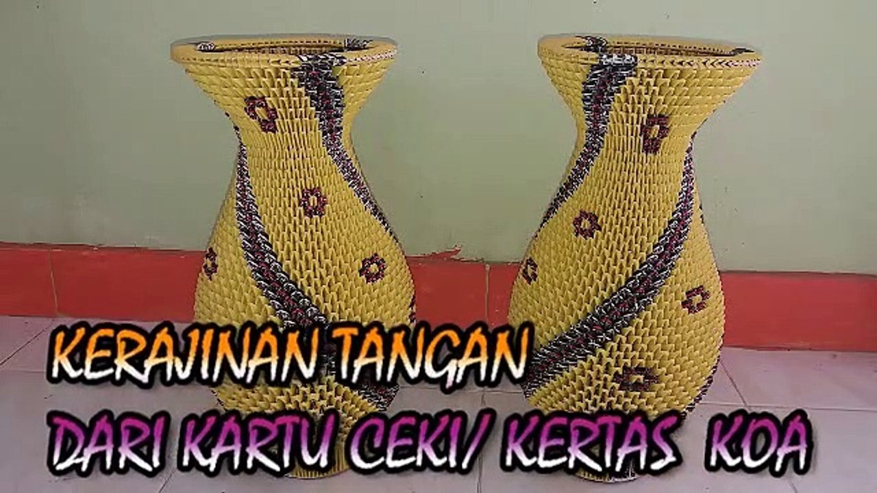 Kerajinan tangan vas bunga cantik dari kartu ceki  kertas koa