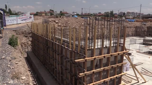 AK Parti'li Özhaseki, kentsel dönüşüm projesi temel atma töreninde konuştu