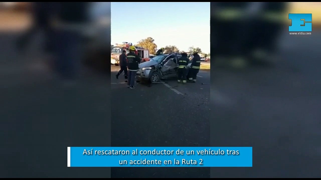 Así rescataron al conductor de un vehículo tras un choque en la Ruta 2 ...