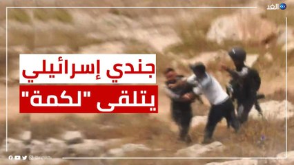 مدججون بالسلاح.. قوات الاحتلال تعتدي على فلسطيني أعزل والشاب يرد عليهم بـ"اللكمات"