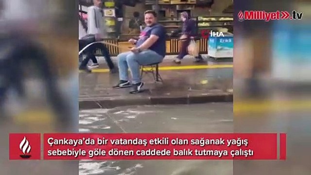 Ankara'da göle dönen yolda böyle balık tutmaya çalıştı