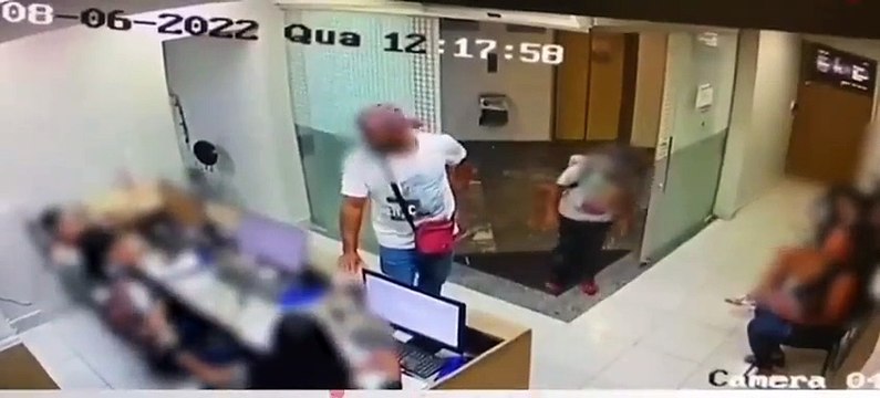 Casal destrói clínica por acreditar que está sendo rastreado por chip de dentistas