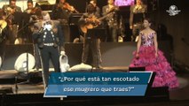 Ángela Aguilar recibe “regaño” de Pepe Aguilar por el escote de su vestido